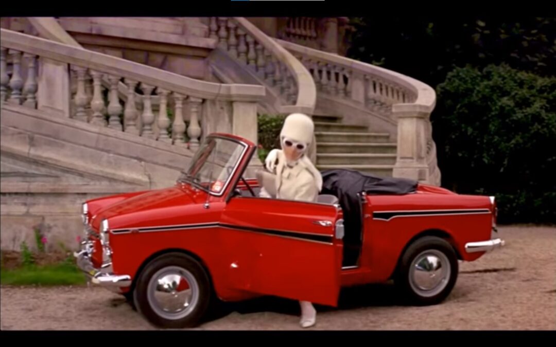 Audrey Hepburn è Nicole Bonnet nel 1966 – film ‘Come rubare un Milione’ con Bianchina Cabriolet